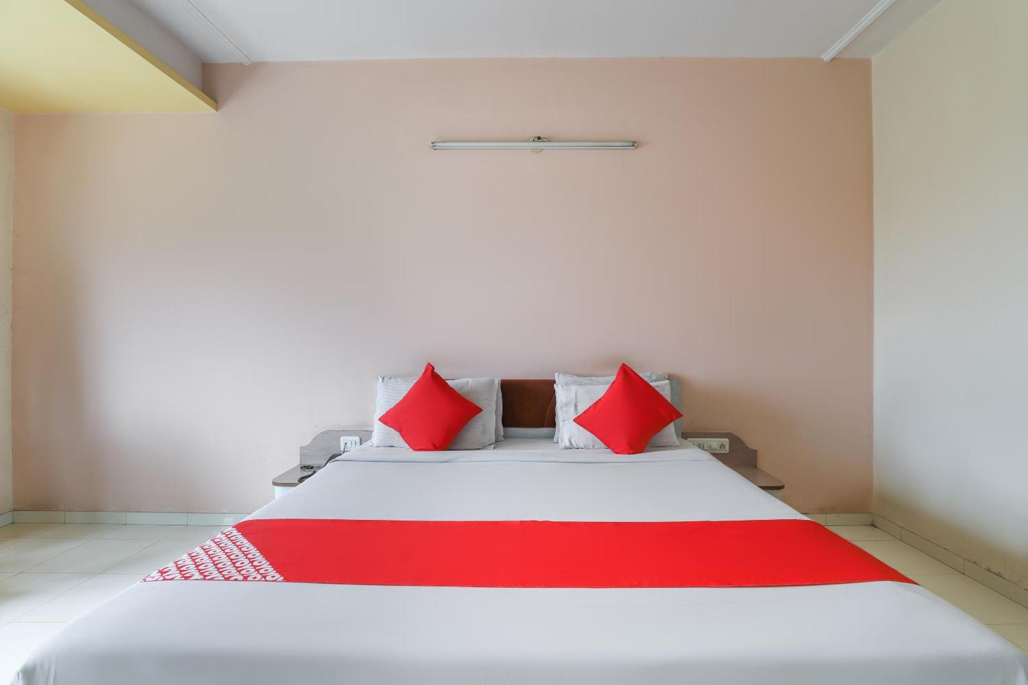 Valsad Oyo 45022 Hotel Sunshine מראה חיצוני תמונה