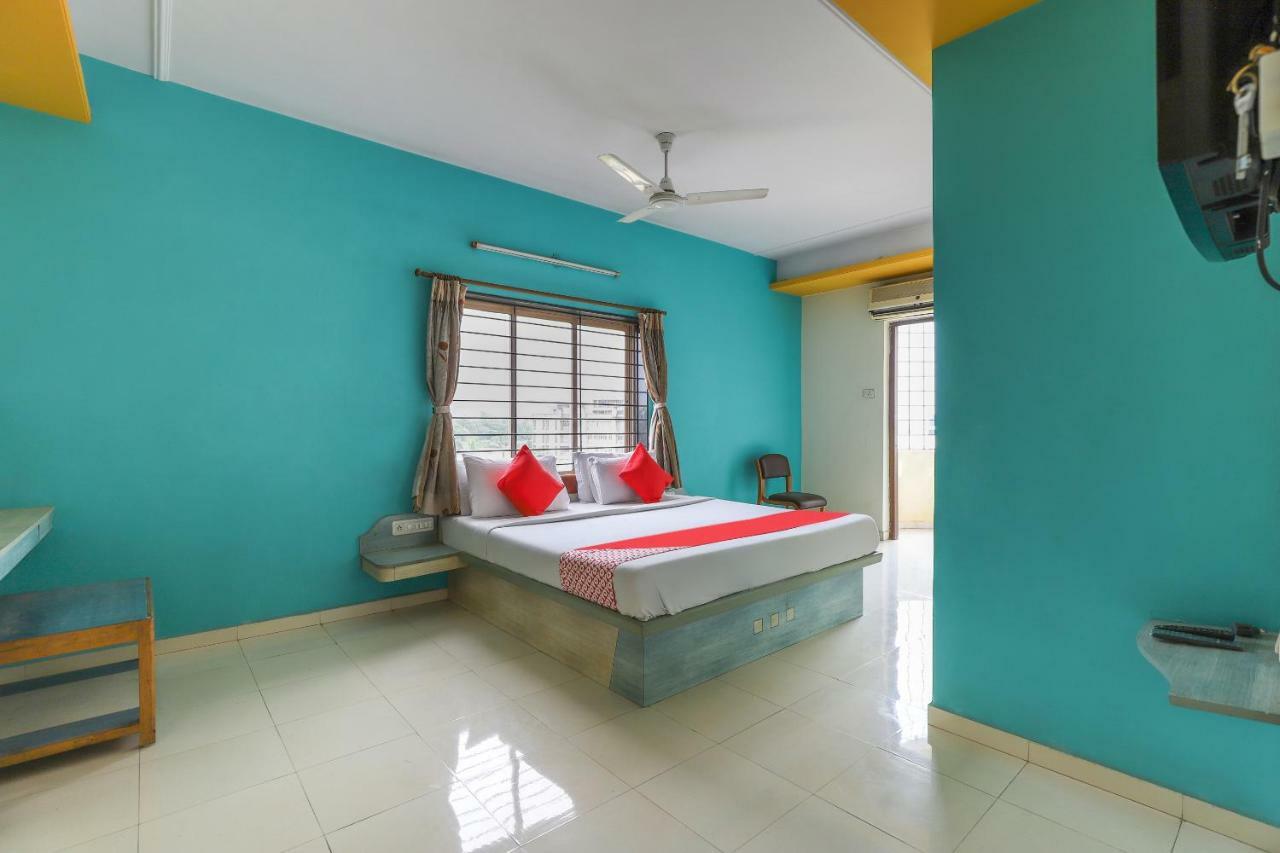 Valsad Oyo 45022 Hotel Sunshine מראה חיצוני תמונה