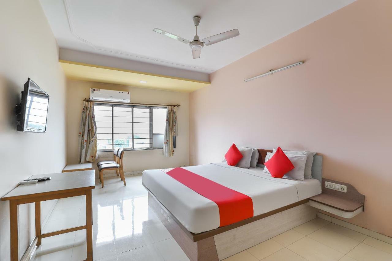 Valsad Oyo 45022 Hotel Sunshine מראה חיצוני תמונה