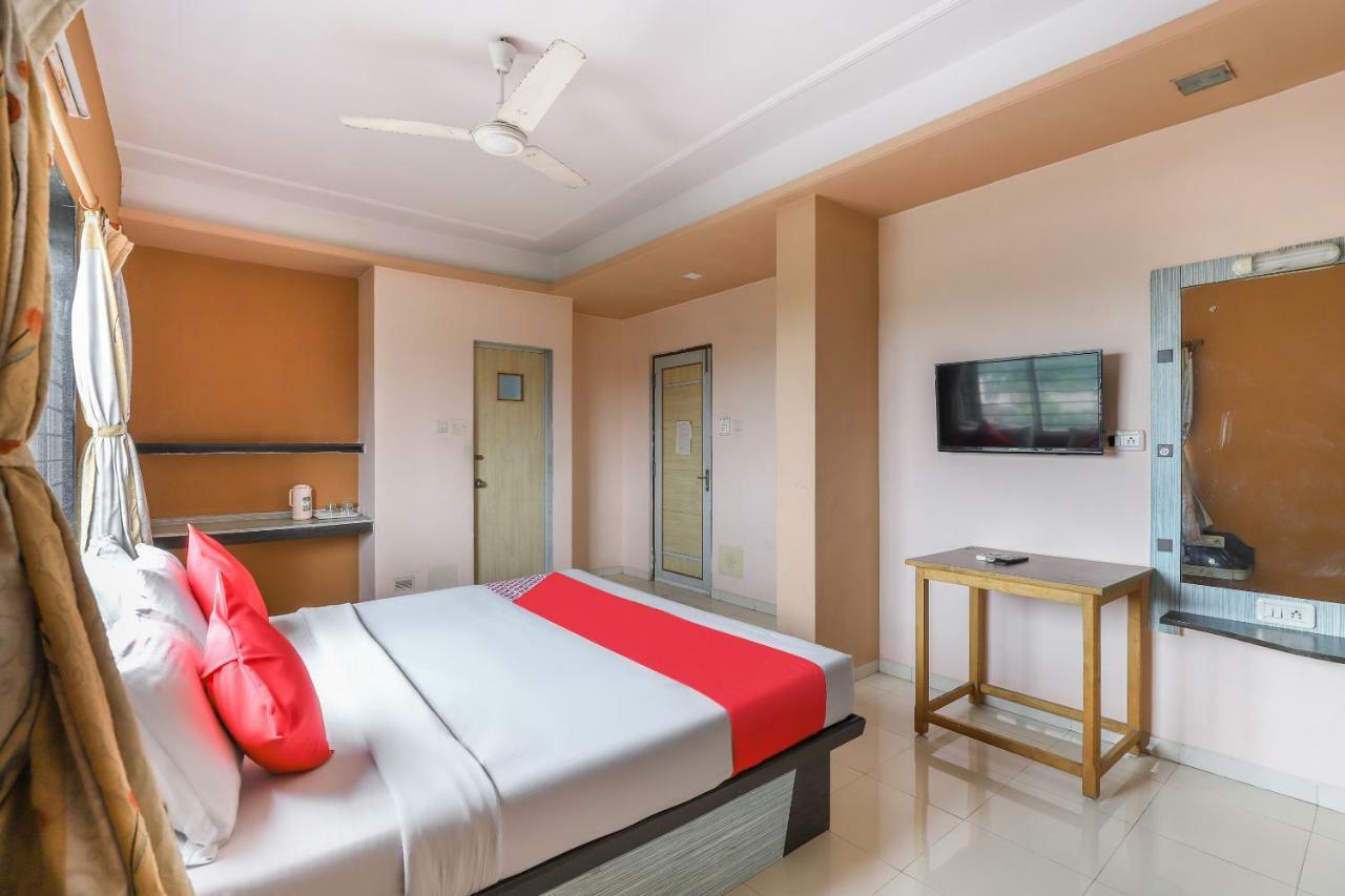 Valsad Oyo 45022 Hotel Sunshine מראה חיצוני תמונה
