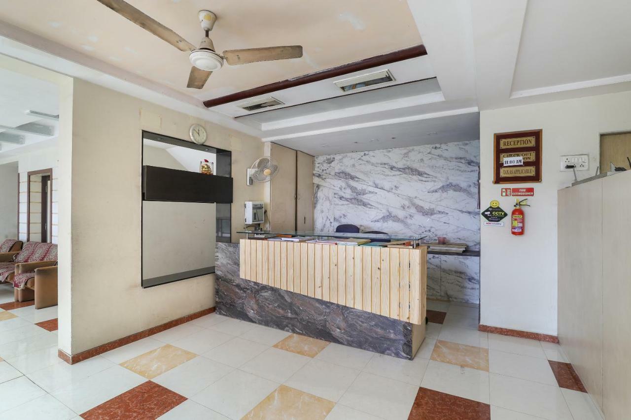 Valsad Oyo 45022 Hotel Sunshine מראה חיצוני תמונה