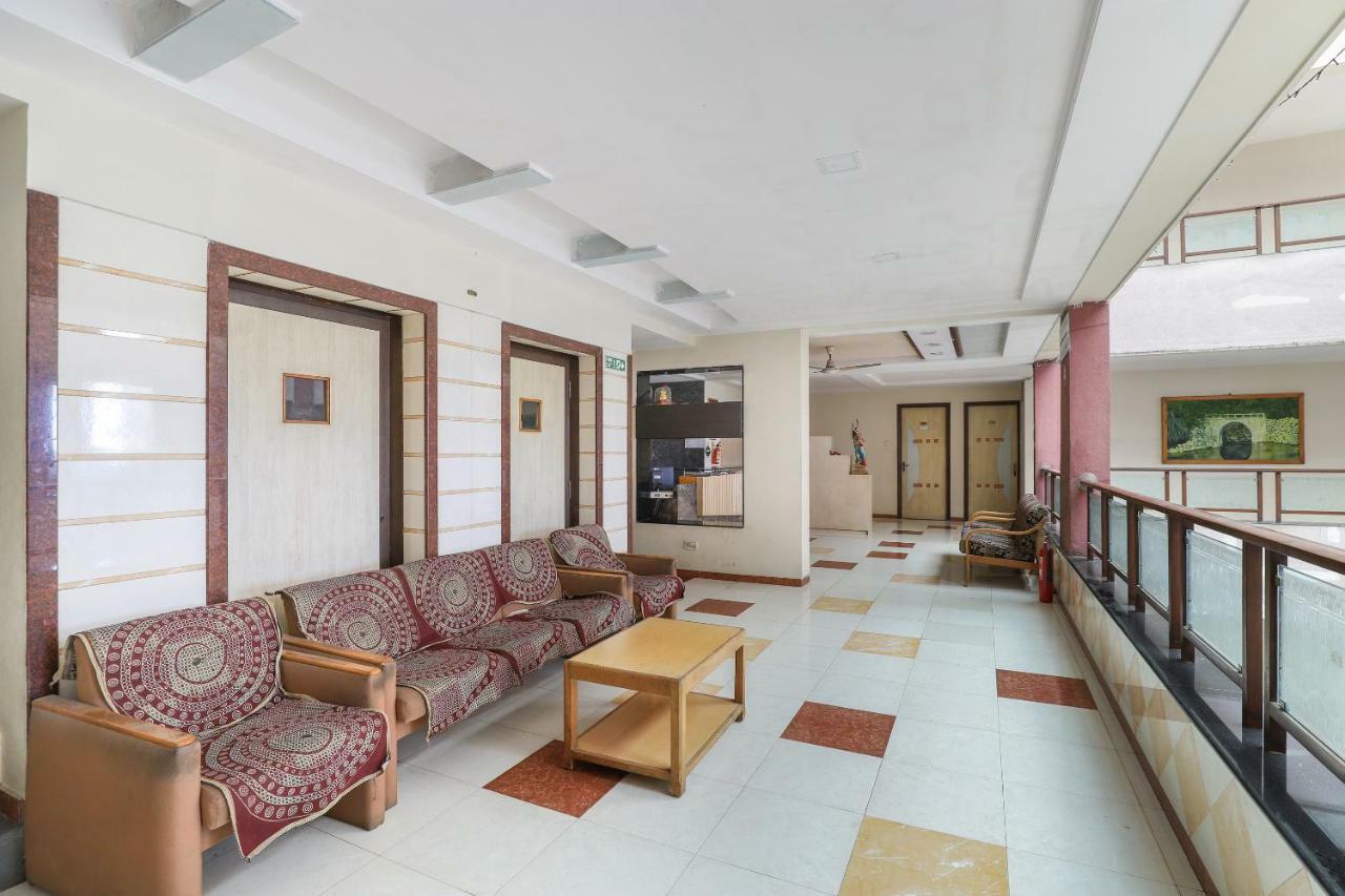 Valsad Oyo 45022 Hotel Sunshine מראה חיצוני תמונה