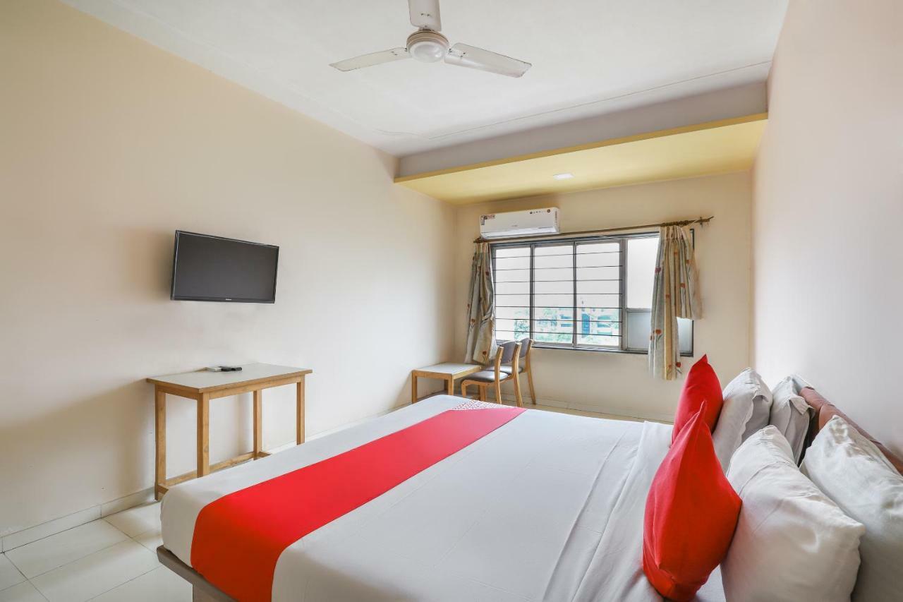 Valsad Oyo 45022 Hotel Sunshine מראה חיצוני תמונה