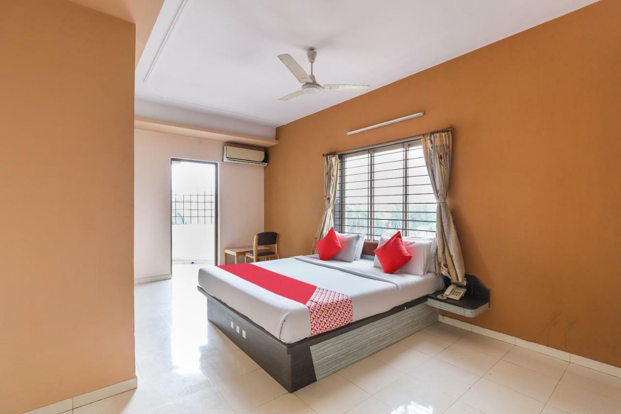 Valsad Oyo 45022 Hotel Sunshine מראה חיצוני תמונה