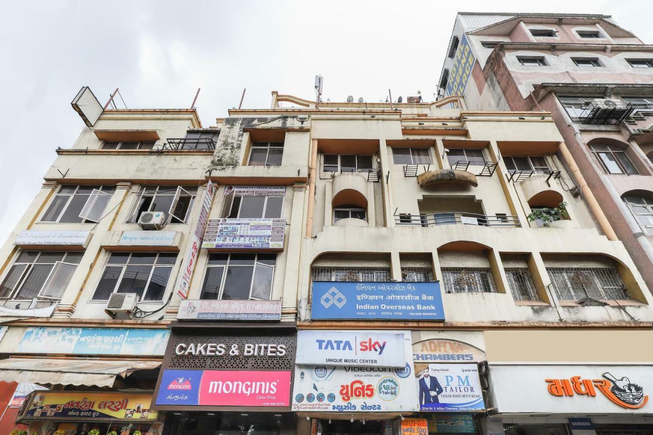 Valsad Oyo 45022 Hotel Sunshine מראה חיצוני תמונה
