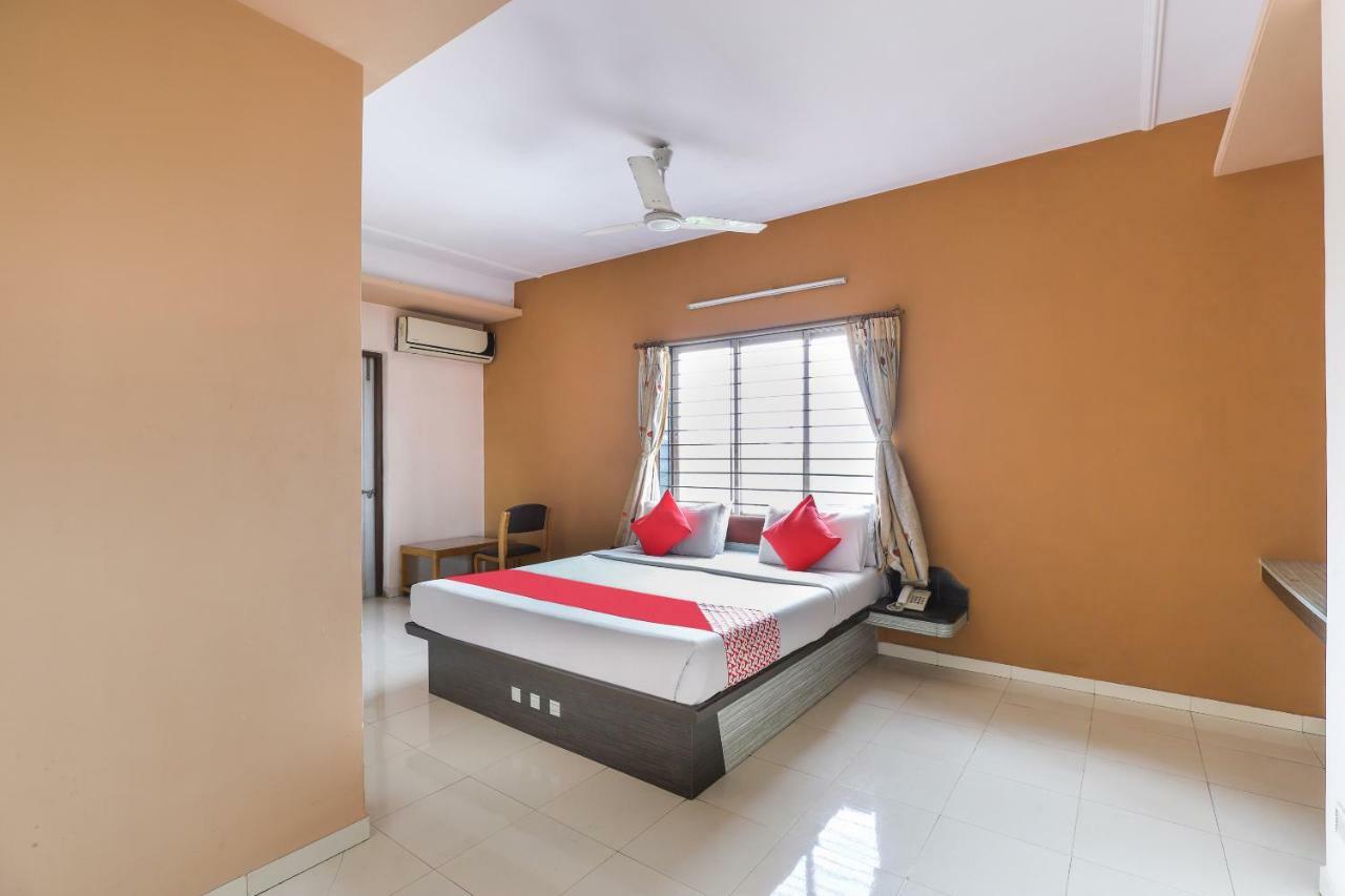 Valsad Oyo 45022 Hotel Sunshine מראה חיצוני תמונה