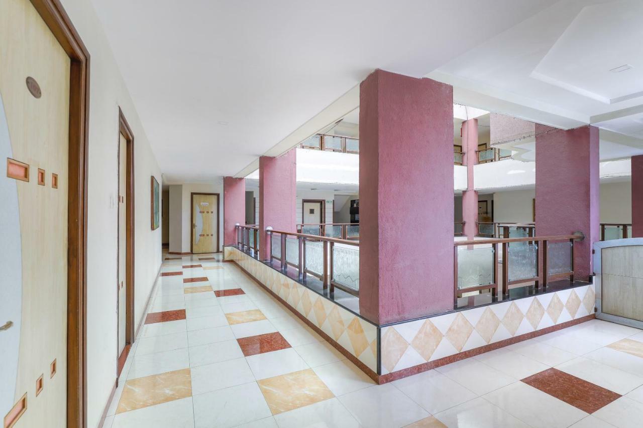 Valsad Oyo 45022 Hotel Sunshine מראה חיצוני תמונה
