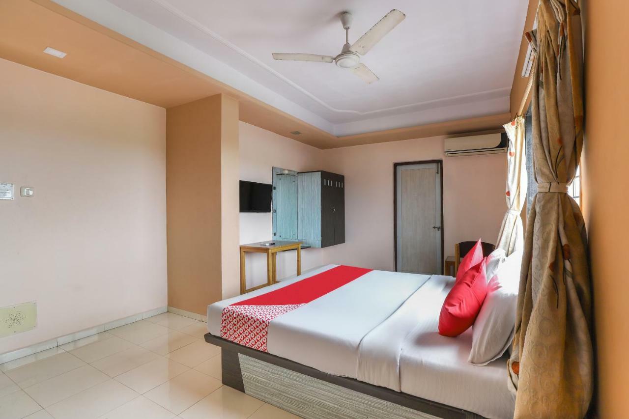 Valsad Oyo 45022 Hotel Sunshine מראה חיצוני תמונה